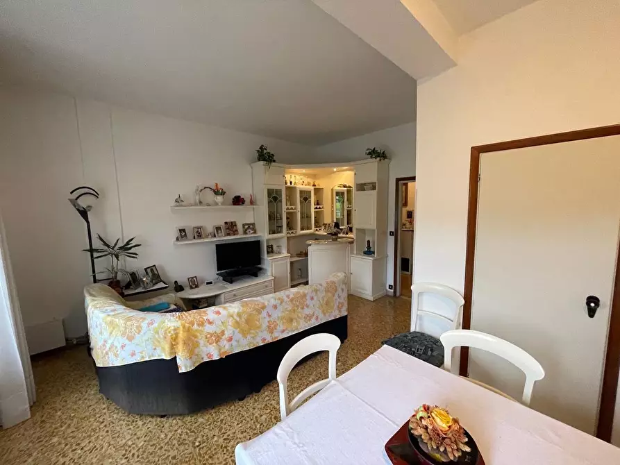 Immagine 5 di Appartamento in vendita  a Siena