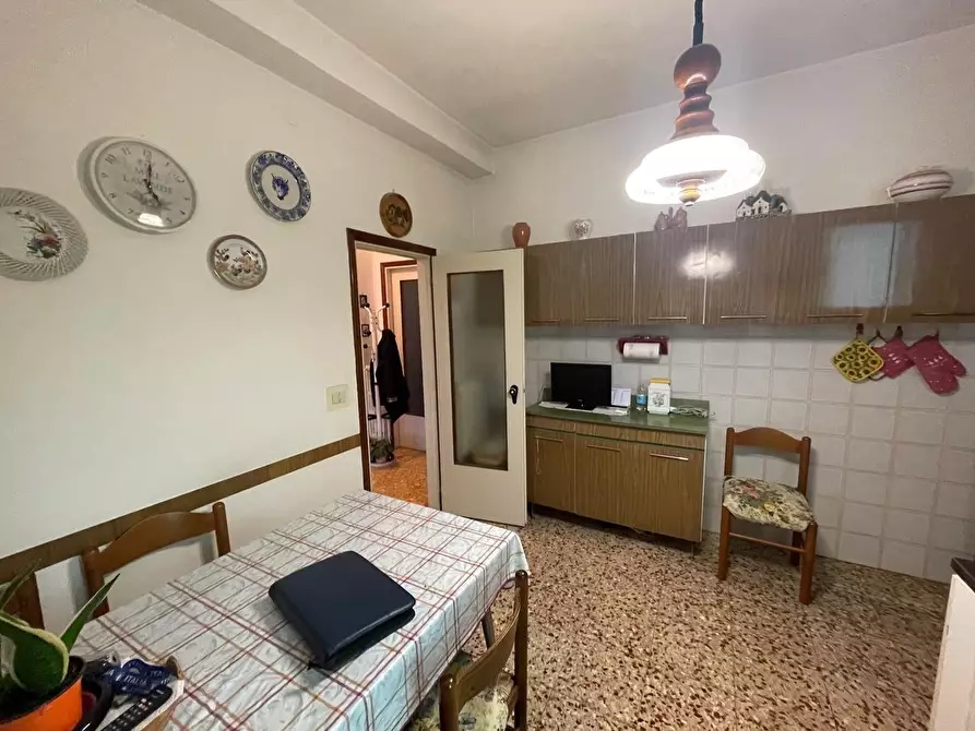 Immagine 11 di Appartamento in vendita  a Siena