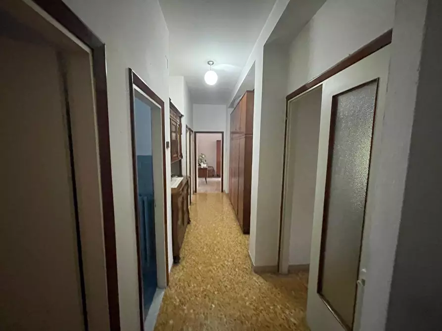 Immagine 20 di Appartamento in vendita  a Siena