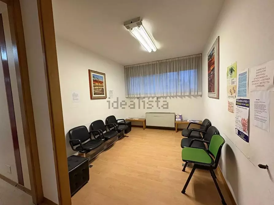 Immagine 4 di Palazzo in vendita  a Viareggio