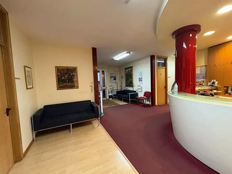 Immagine 2 di Palazzo in vendita  a Viareggio