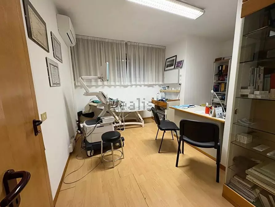 Immagine 8 di Palazzo in vendita  a Viareggio