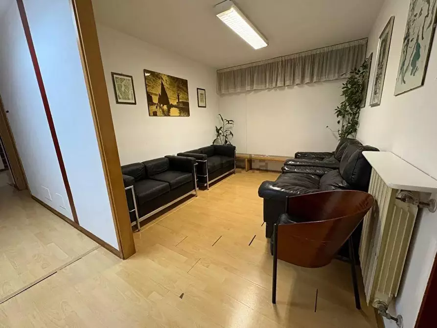 Immagine 13 di Palazzo in vendita  a Viareggio