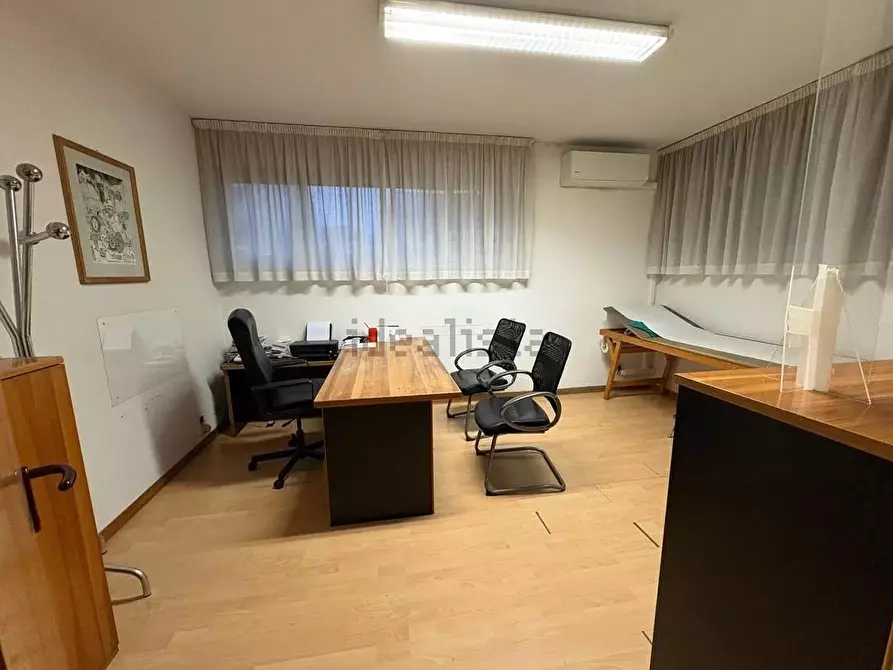 Immagine 3 di Palazzo in vendita  a Viareggio