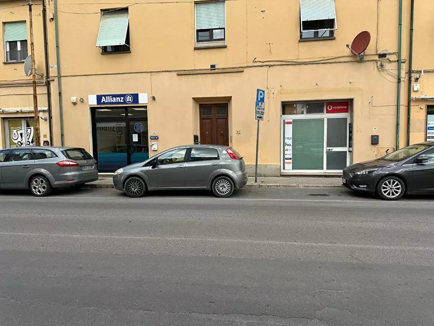 Immagine 3 di Locale commerciale in affitto  a Campiglia Marittima