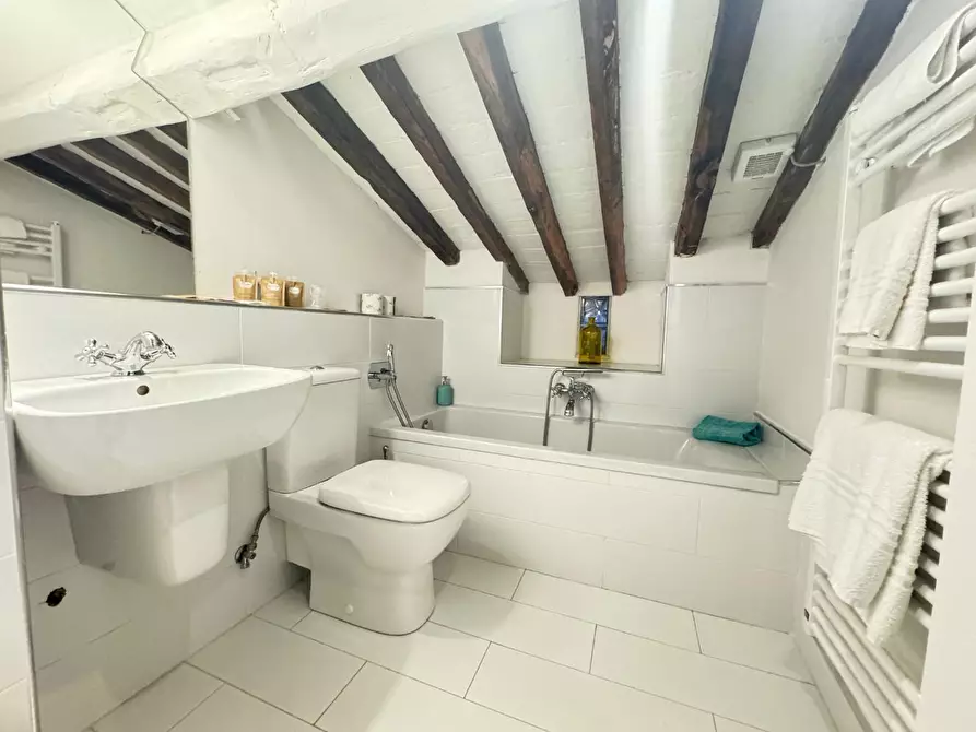 Immagine 15 di Appartamento in vendita  a Forte Dei Marmi