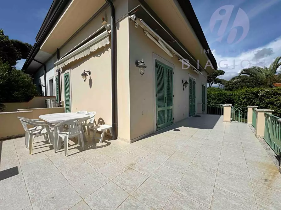 Immagine 3 di Casa bifamiliare in vendita  a Pietrasanta