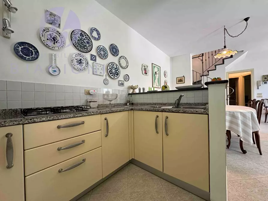 Immagine 10 di Casa bifamiliare in vendita  a Pietrasanta