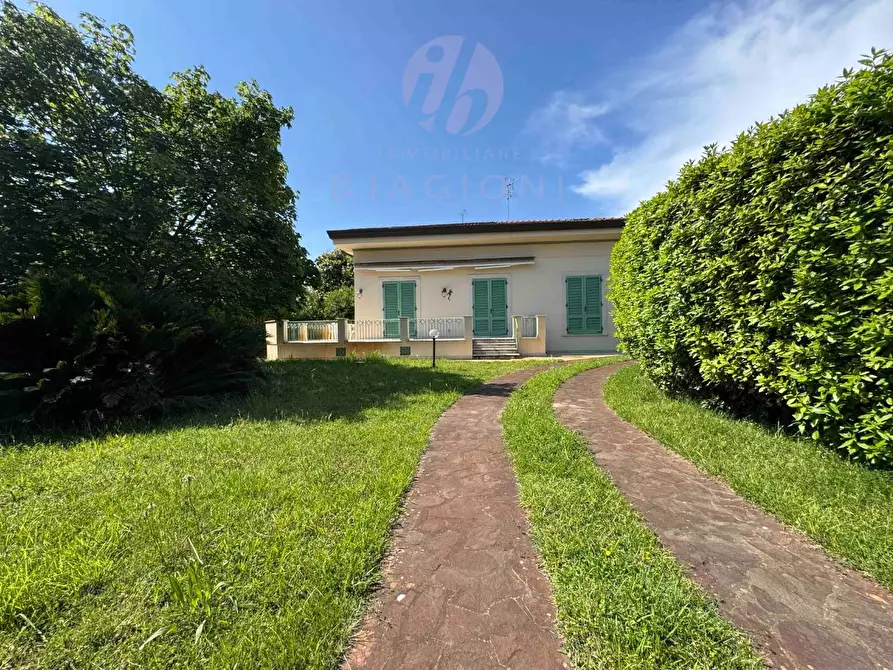 Immagine 2 di Casa bifamiliare in vendita  a Pietrasanta