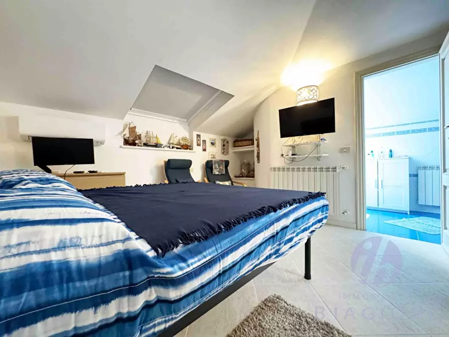 Immagine 28 di Casa bifamiliare in vendita  a Pietrasanta