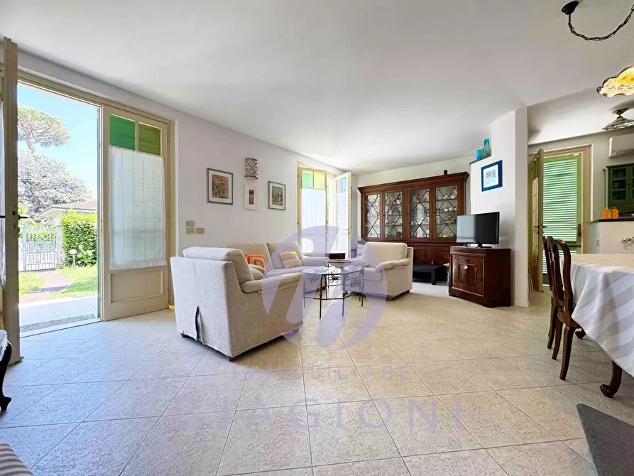 Immagine 7 di Casa bifamiliare in vendita  a Pietrasanta