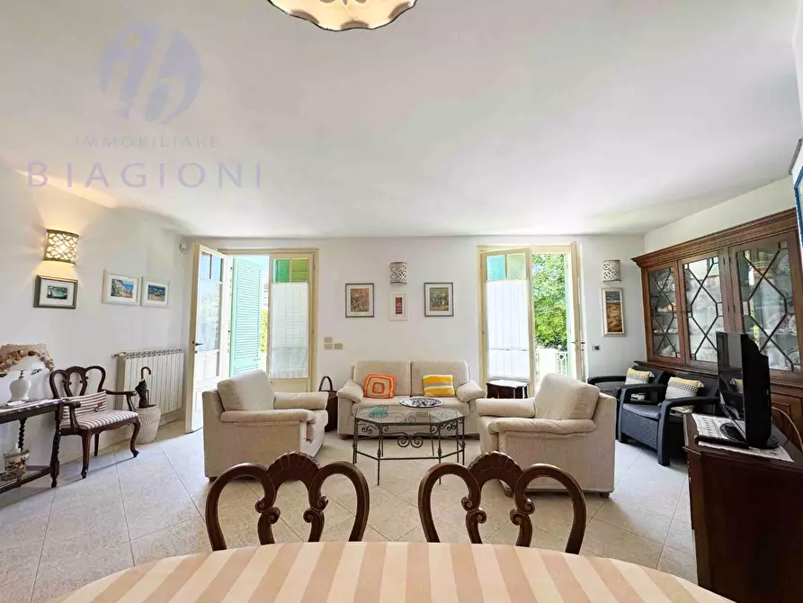 Immagine 8 di Casa bifamiliare in vendita  a Pietrasanta