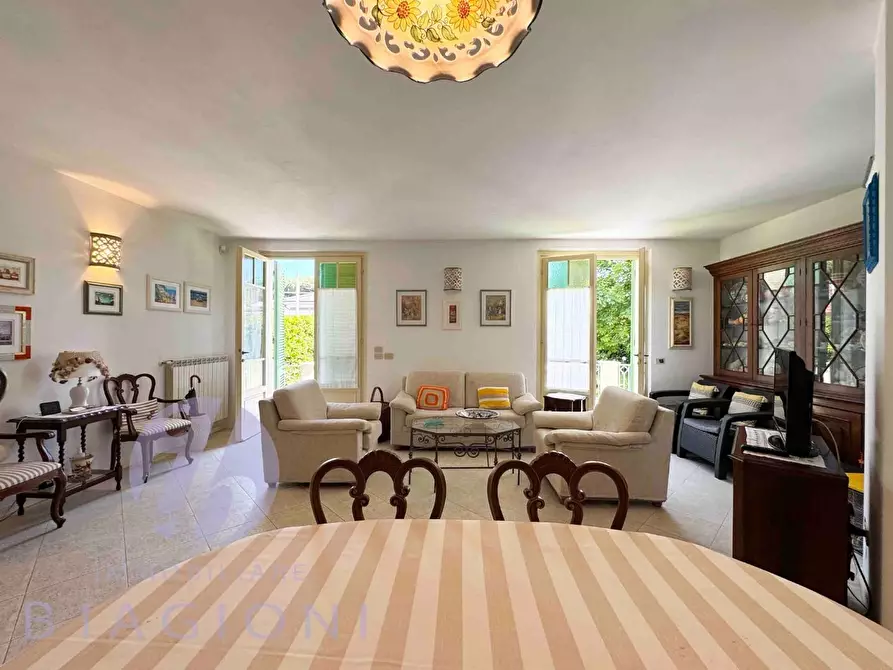 Immagine 9 di Casa bifamiliare in vendita  a Pietrasanta