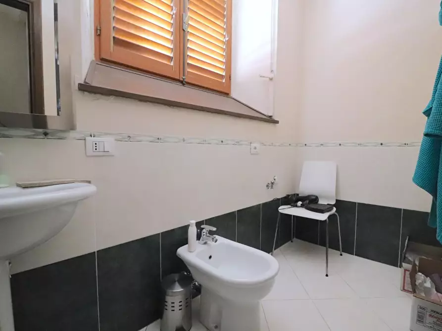 Immagine 9 di Locale commerciale in vendita  a Siena