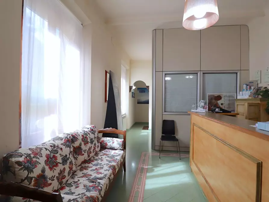 Immagine 1 di Locale commerciale in vendita  a Siena