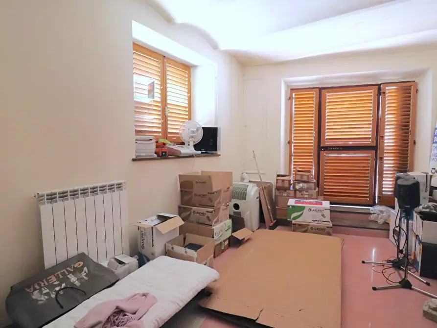 Immagine 6 di Locale commerciale in vendita  a Siena