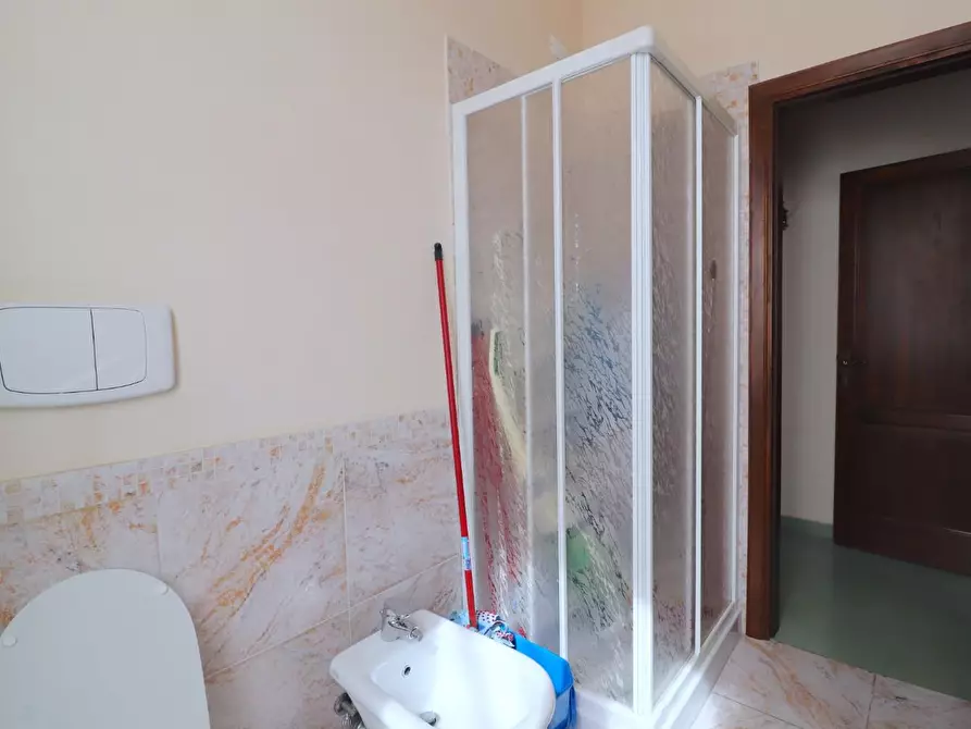 Immagine 12 di Locale commerciale in vendita  a Siena