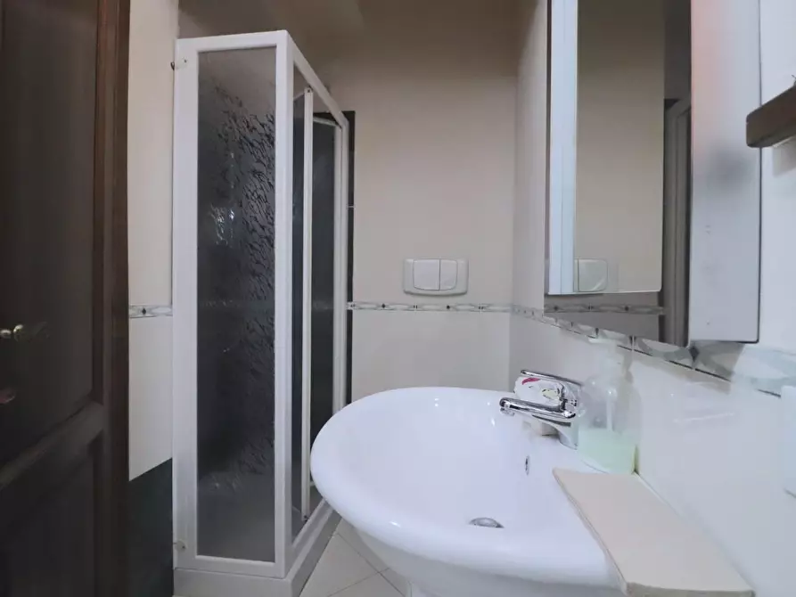 Immagine 10 di Locale commerciale in vendita  a Siena