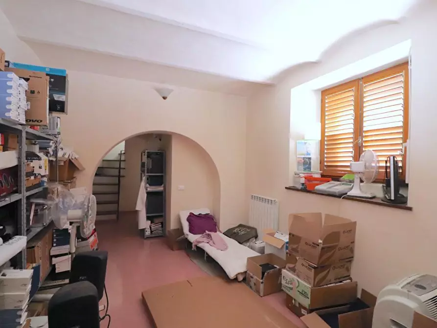 Immagine 7 di Locale commerciale in vendita  a Siena