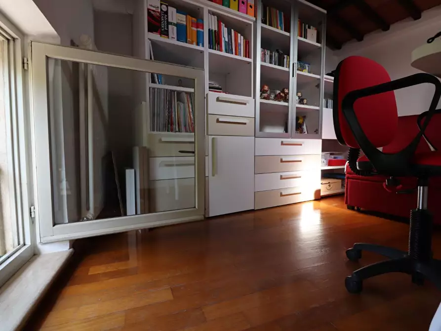 Immagine 35 di Appartamento in vendita  a Siena