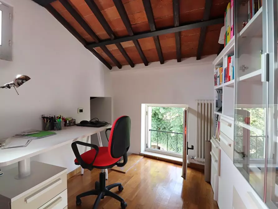 Immagine 42 di Appartamento in vendita  a Siena