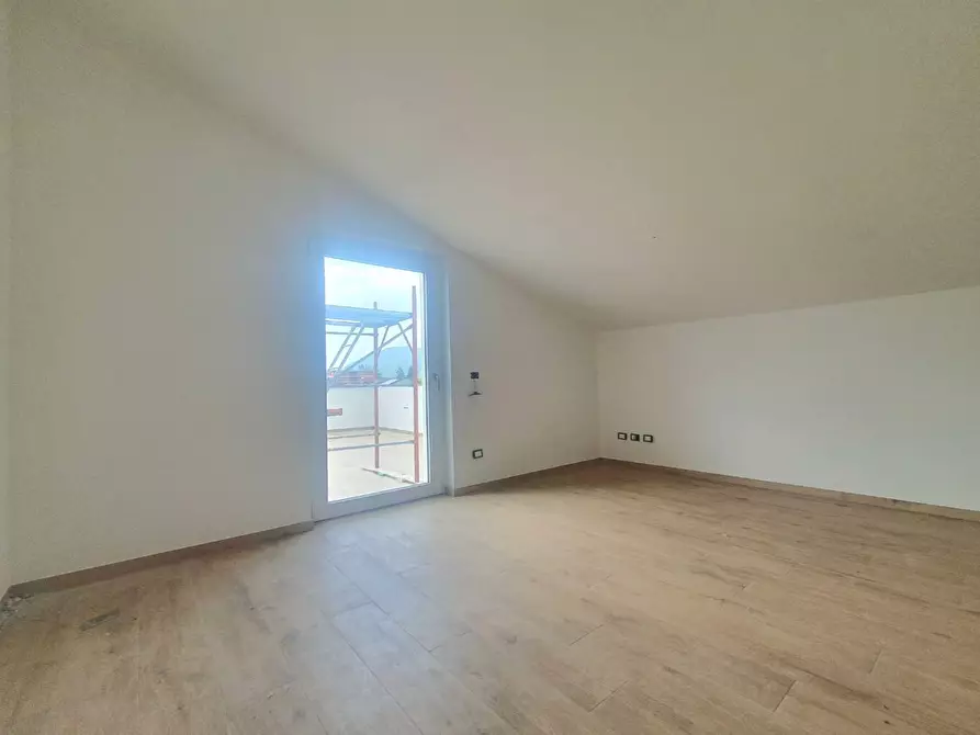 Immagine 24 di Mansarda in vendita  a Lucca