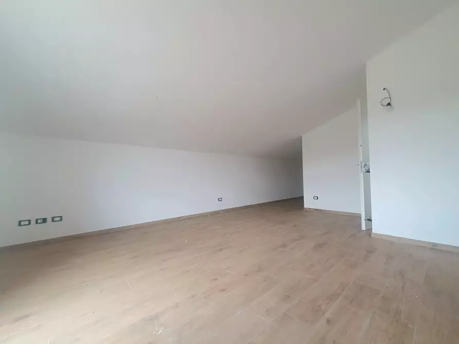 Immagine 25 di Mansarda in vendita  a Lucca