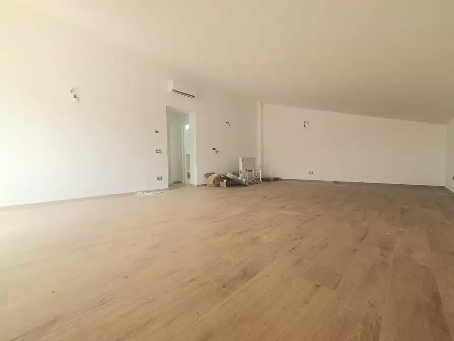 Immagine 12 di Mansarda in vendita  a Lucca