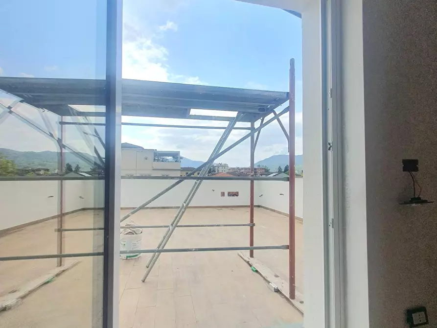 Immagine 26 di Mansarda in vendita  a Lucca