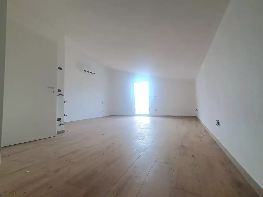 Immagine 22 di Mansarda in vendita  a Lucca