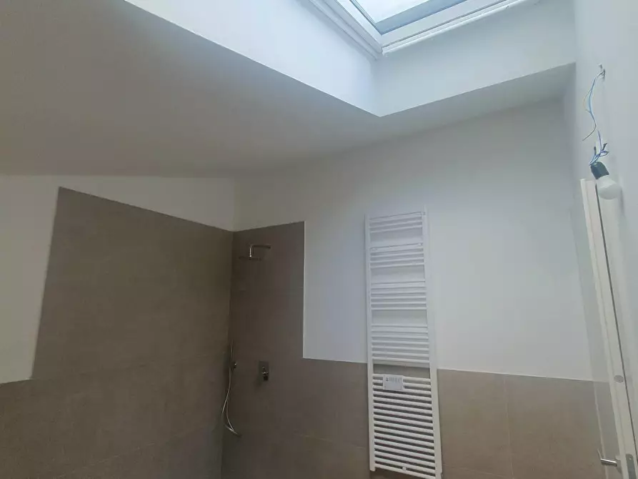 Immagine 18 di Mansarda in vendita  a Lucca