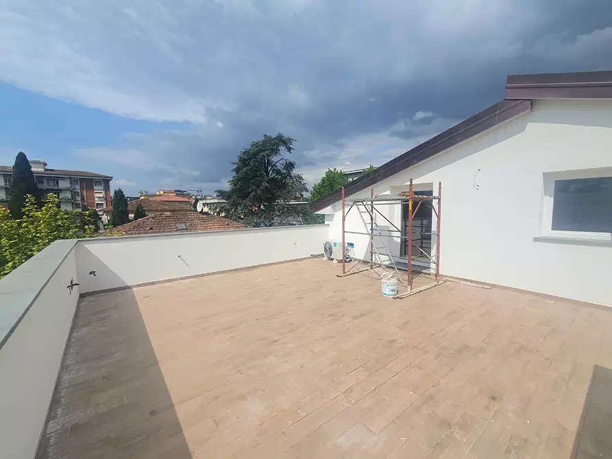 Immagine 7 di Mansarda in vendita  a Lucca