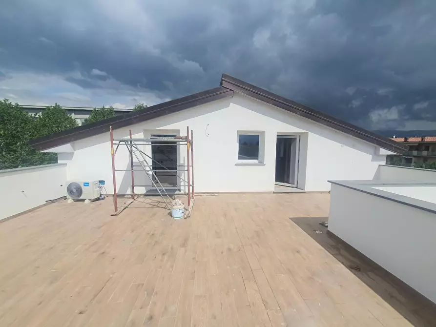 Immagine 6 di Mansarda in vendita  a Lucca