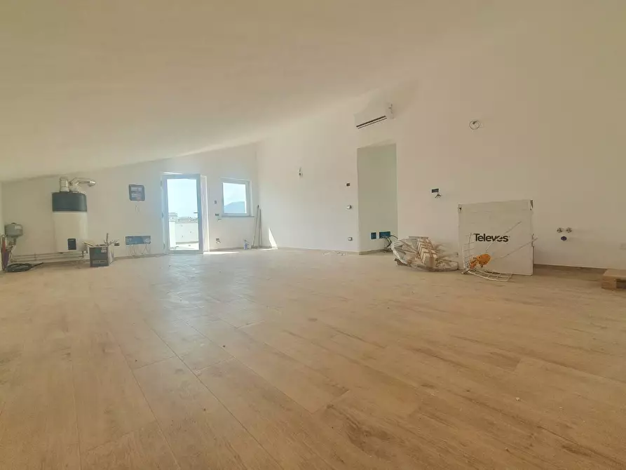 Immagine 9 di Mansarda in vendita  a Lucca