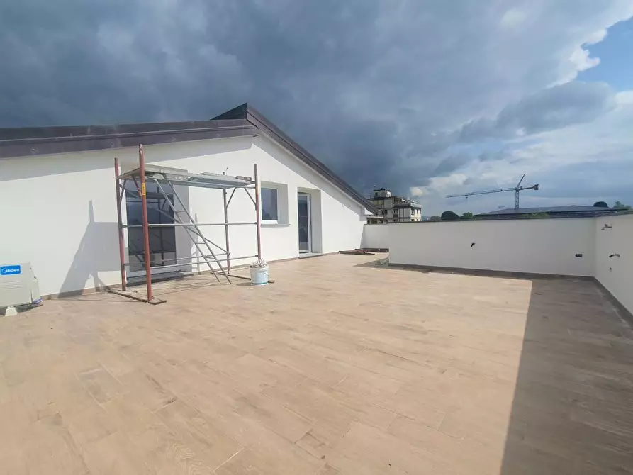 Immagine 5 di Mansarda in vendita  a Lucca