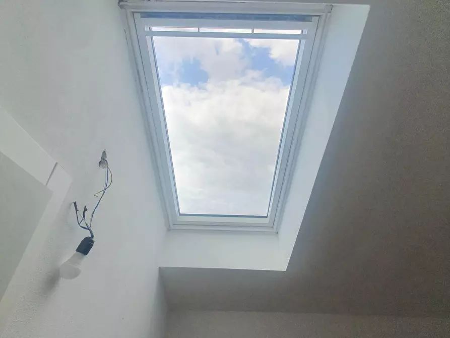 Immagine 20 di Mansarda in vendita  a Lucca