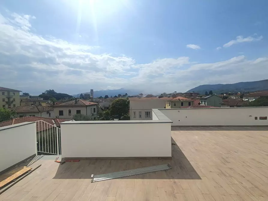 Immagine 3 di Mansarda in vendita  a Lucca