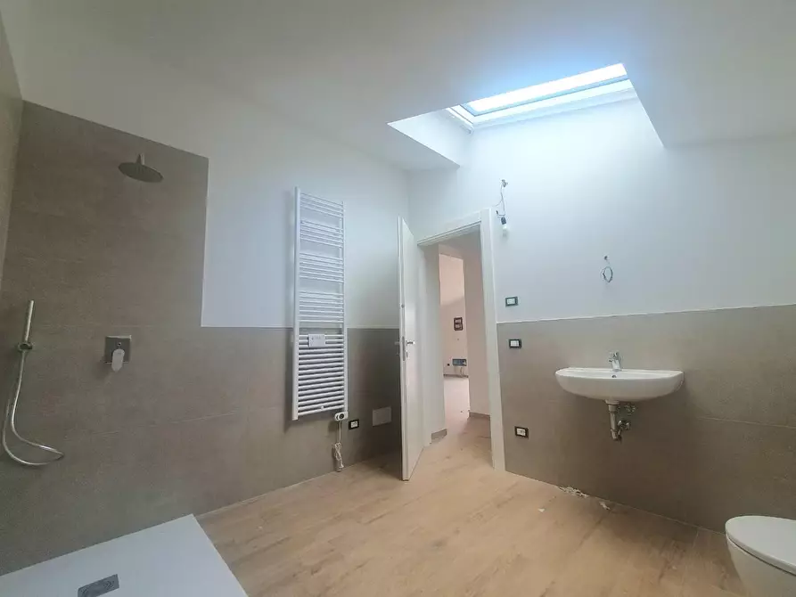 Immagine 17 di Mansarda in vendita  a Lucca