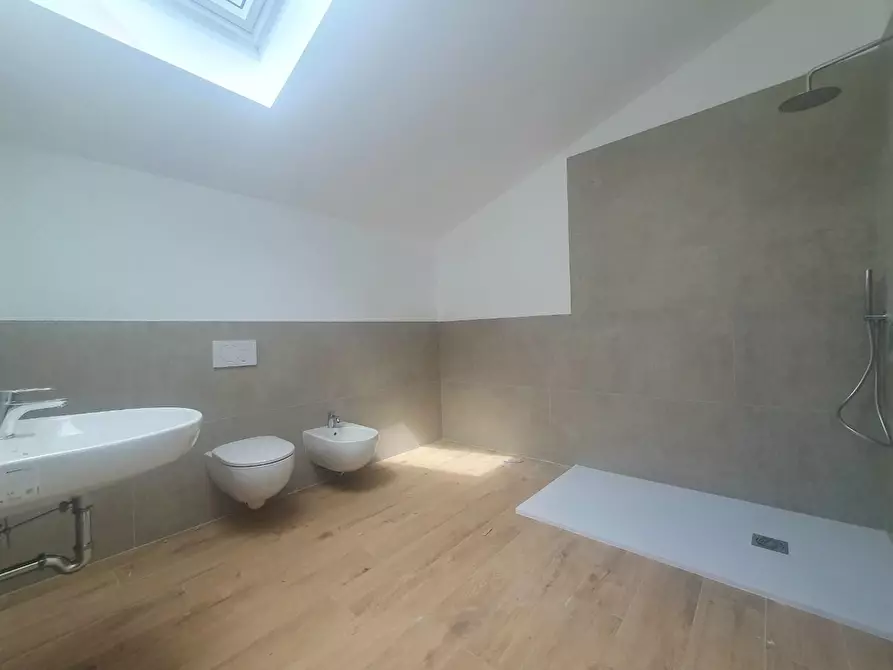 Immagine 14 di Mansarda in vendita  a Lucca