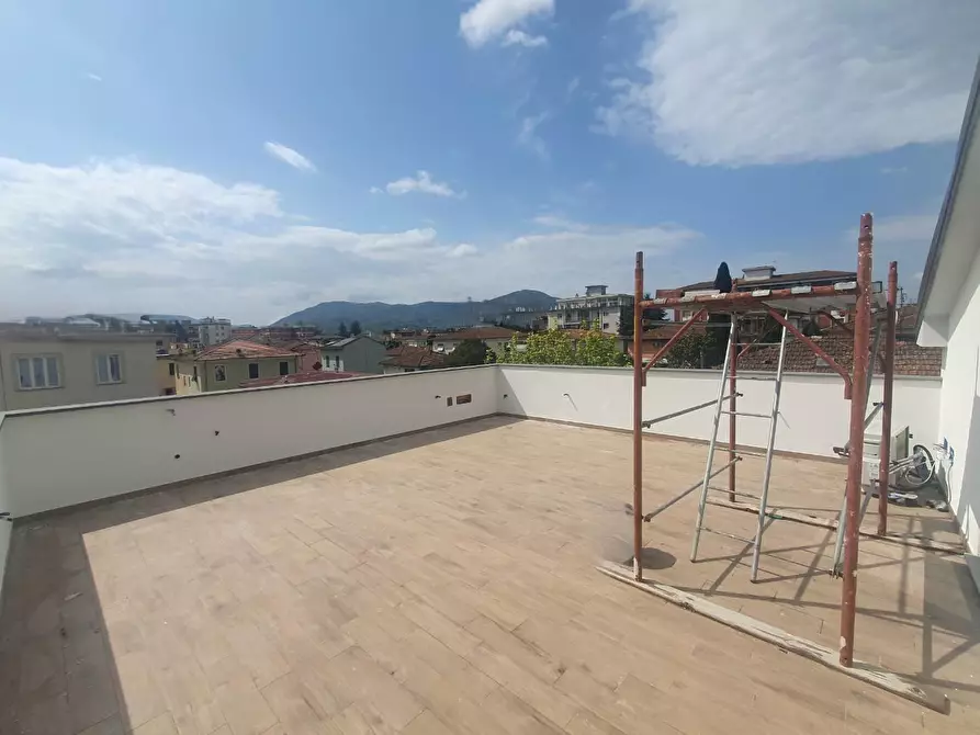 Immagine 4 di Mansarda in vendita  a Lucca