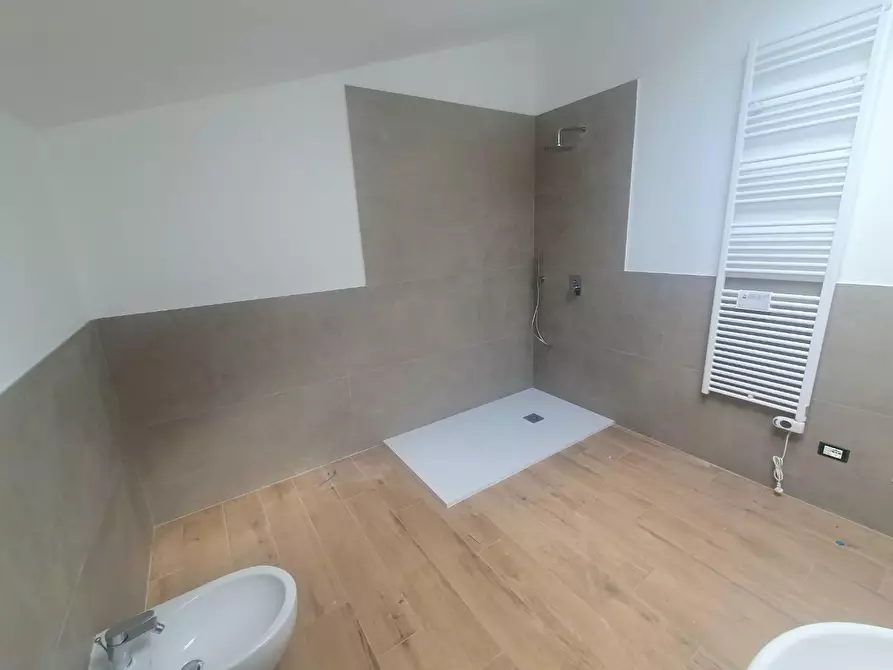 Immagine 19 di Mansarda in vendita  a Lucca