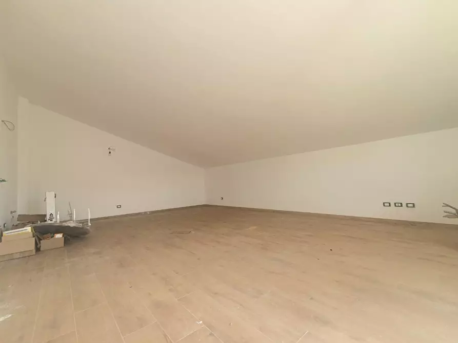 Immagine 13 di Mansarda in vendita  a Lucca