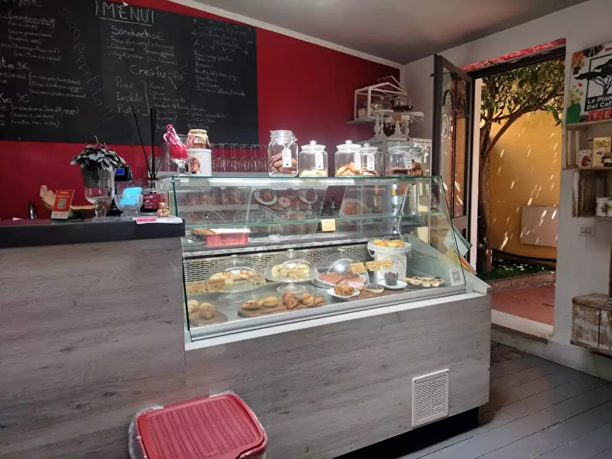 Immagine 3 di Bar / Ristorante in vendita  a Massa