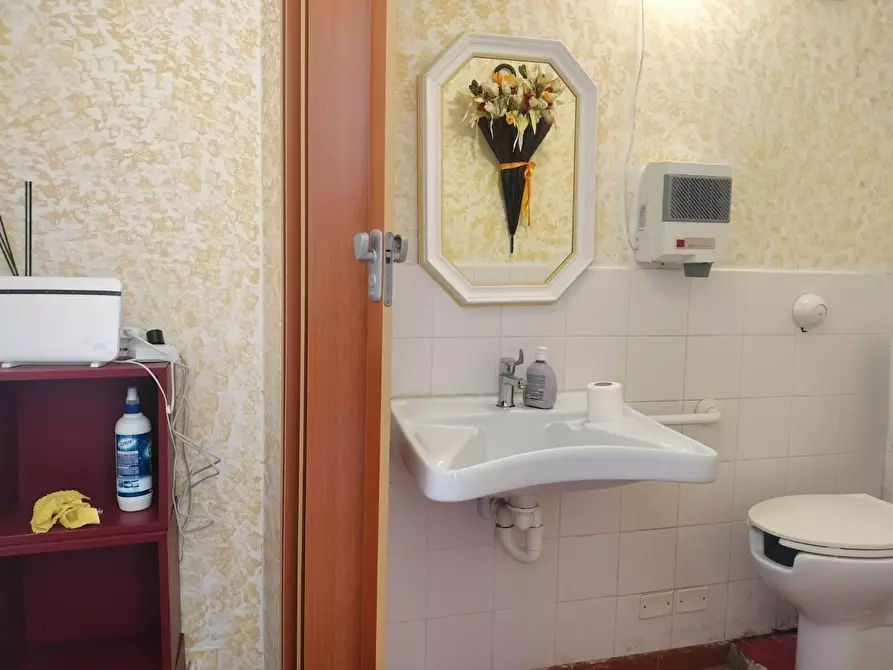 Immagine 9 di Bar / Ristorante in vendita  a Massa