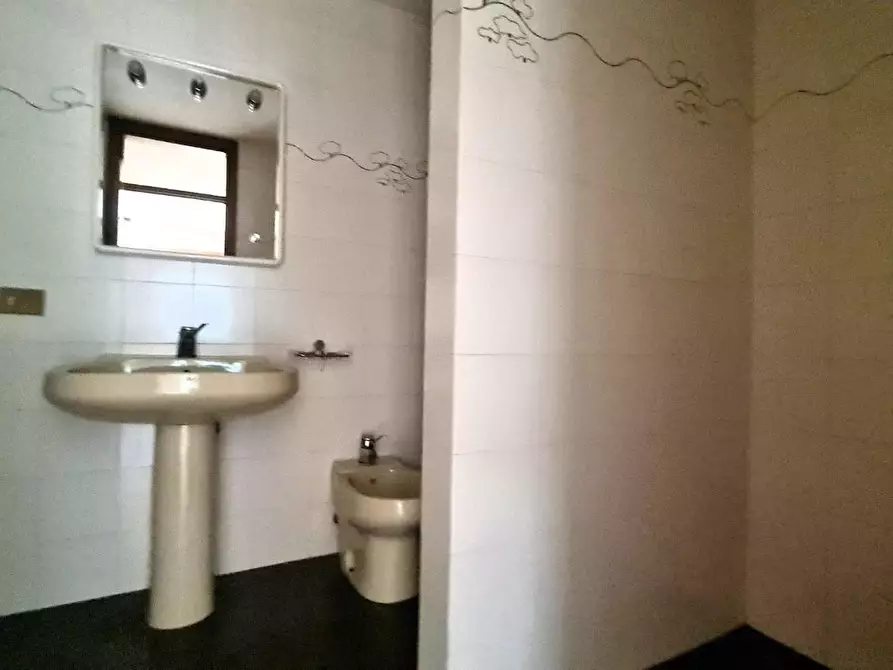 Immagine 5 di Ufficio in vendita  a Vinci