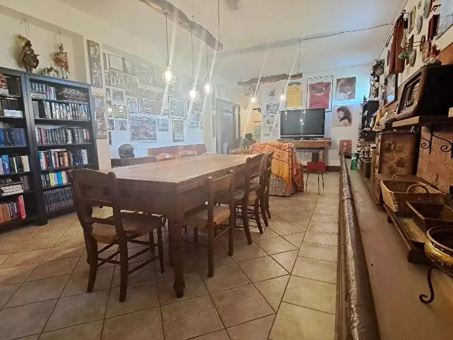 Immagine 40 di Casa colonica in vendita  a Pontedera