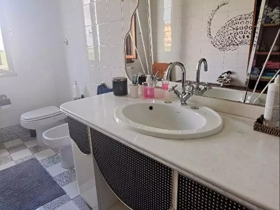 Immagine 33 di Casa colonica in vendita  a Pontedera