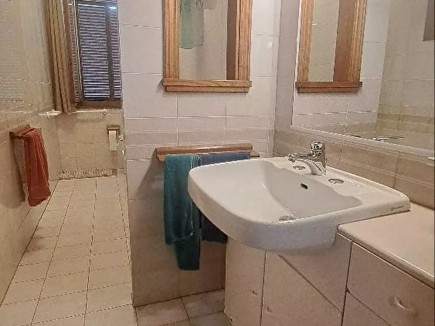 Immagine 32 di Casa colonica in vendita  a Pontedera