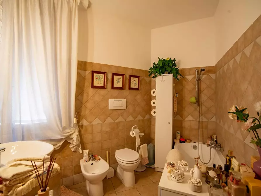 Immagine 13 di Mansarda in vendita  a Siena