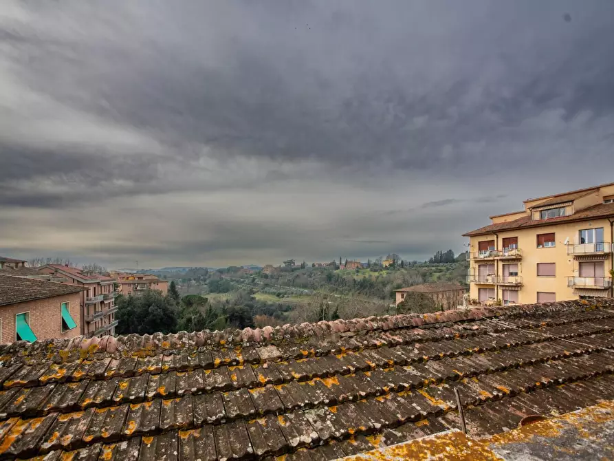 Immagine 21 di Mansarda in vendita  a Siena